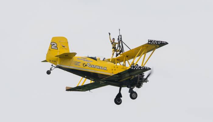 Fotografia článku Nepoznajú strach! Akrobatky Scandinavian Airshow budú počas ukážky doslova behať po krídlach 